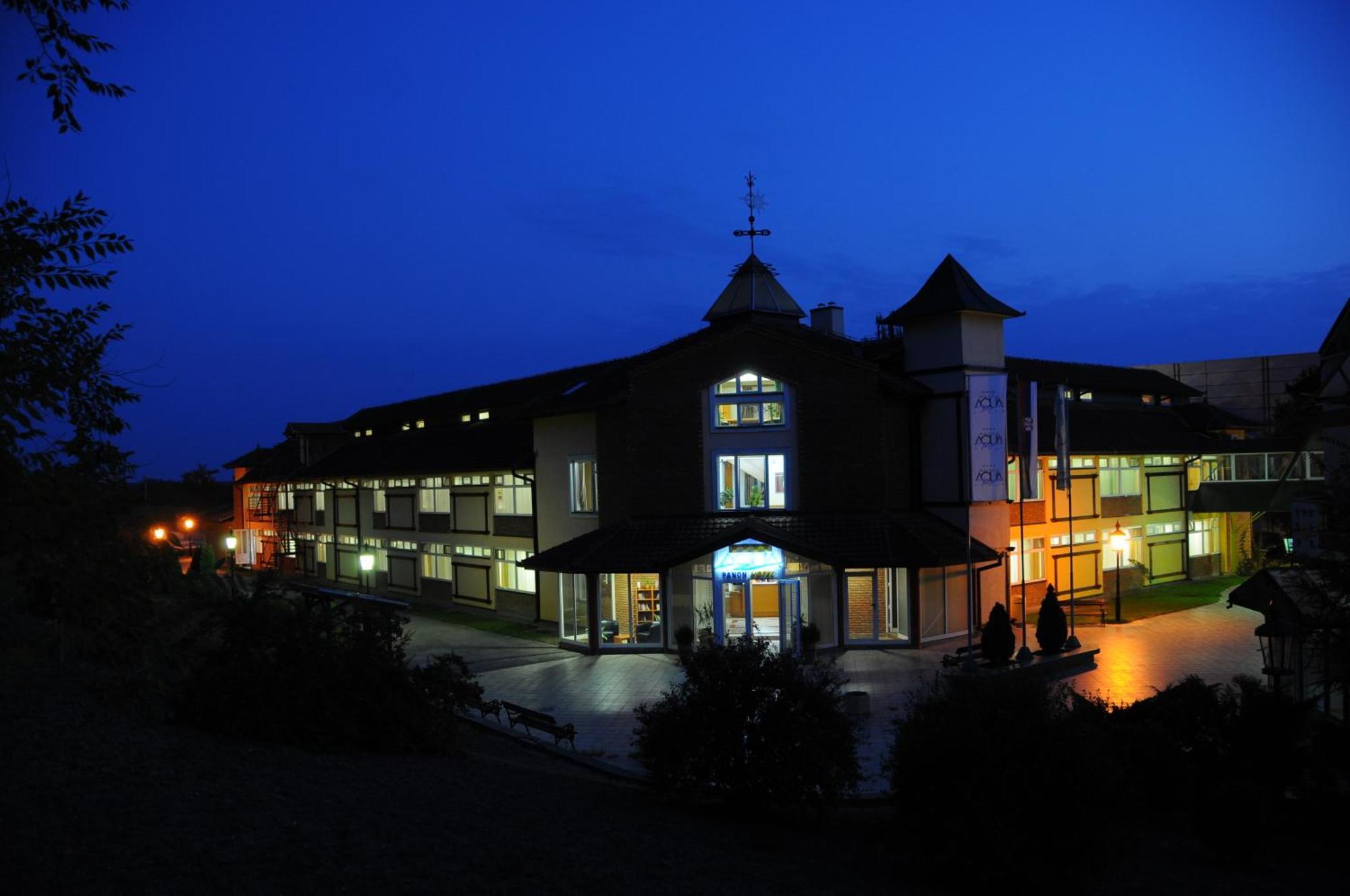 Hotel Aqua Panon Канижа Экстерьер фото