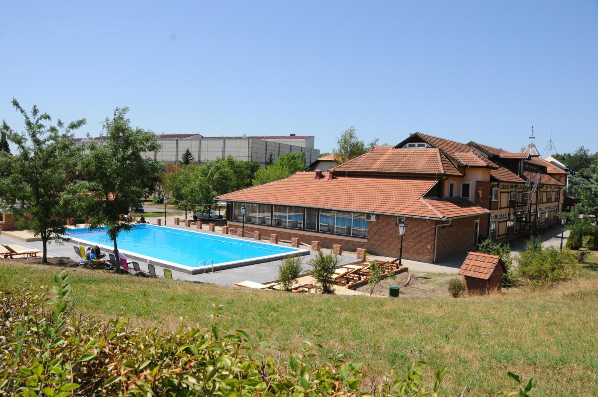 Hotel Aqua Panon Канижа Экстерьер фото
